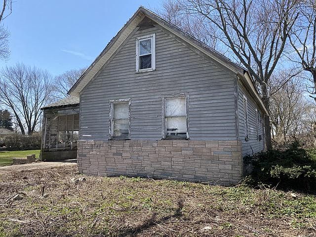 2nd image of 330 N Wooster St