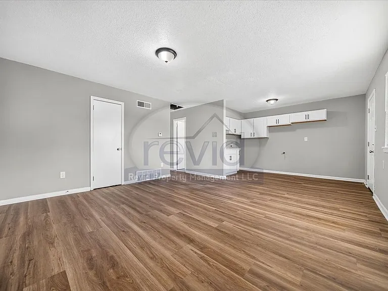 708 Hastings — Photo 15