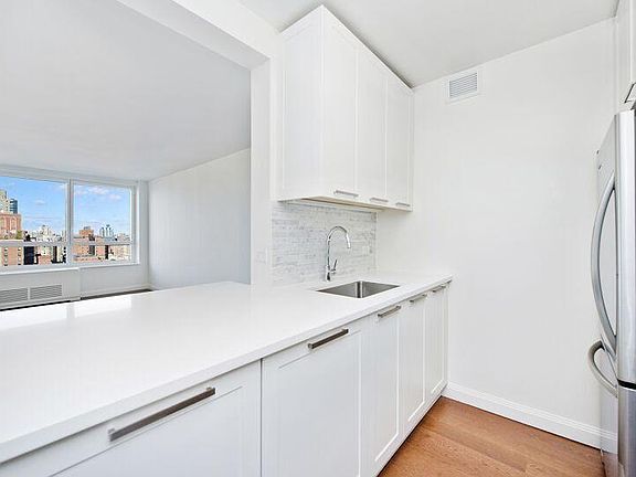 3rd image of 200 E 94th St APT 2512
