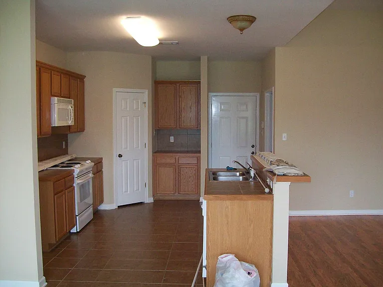 26043 Wimbledon Ave — Photo 8
