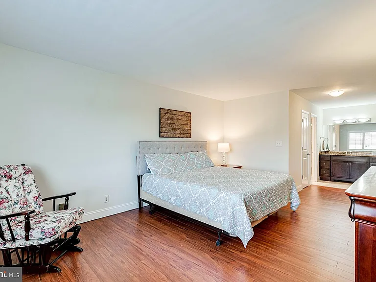 8340 Greensboro Dr #521 — Photo 28