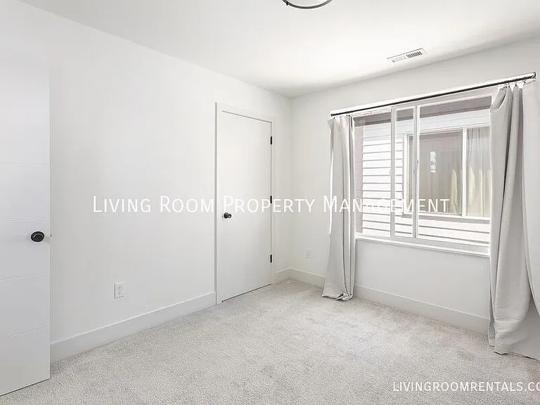 7731 N Decatur St — Photo 13