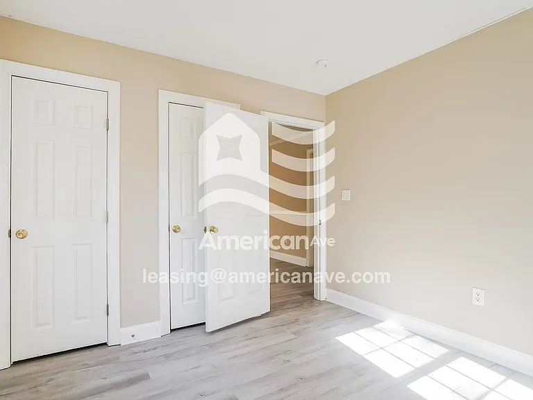 23582_012_bedroom_13639215.jpg