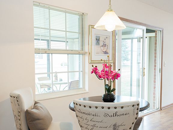 2nd image of 4985 Meadow Run Dr