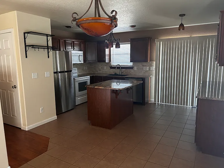 2401 Crestwood Ln — Photo 1