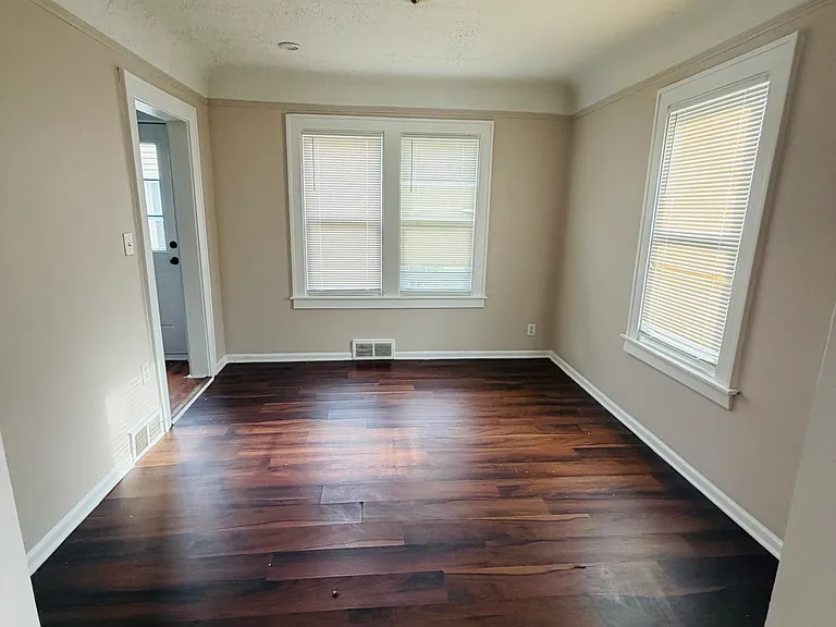 1007 Premont Ave — Photo 33