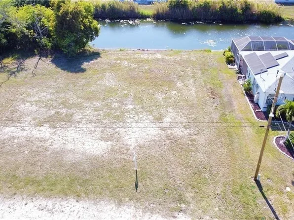 16 SE 8th Pl, Cape Coral, FL 33990