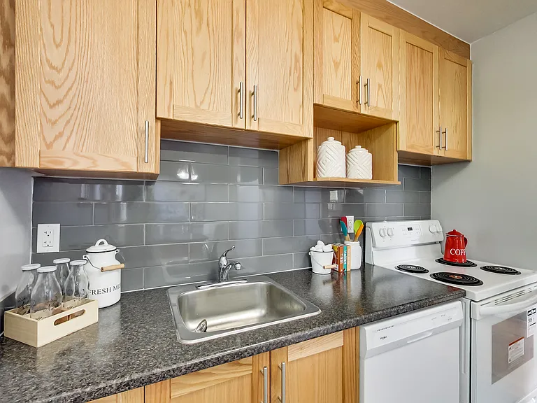46 Foxden Rd #3 — Photo 44
