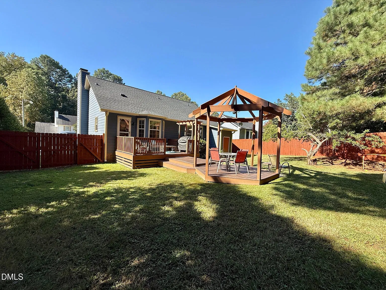3 bed, 2.0 bath, 1225 sqft, $1,900 — Photo 4