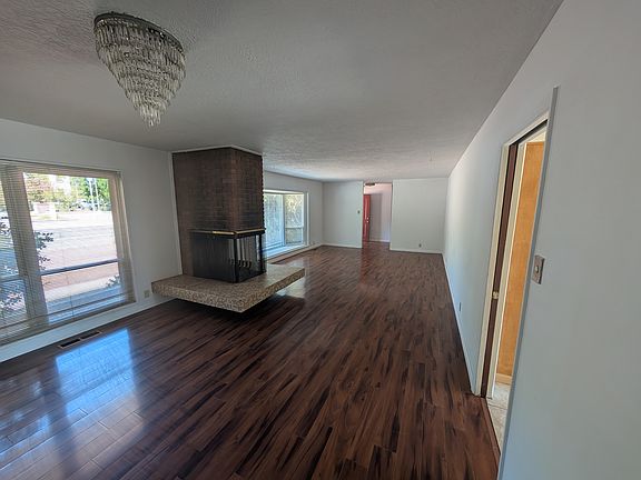 4th image of 816 Leroy Pl