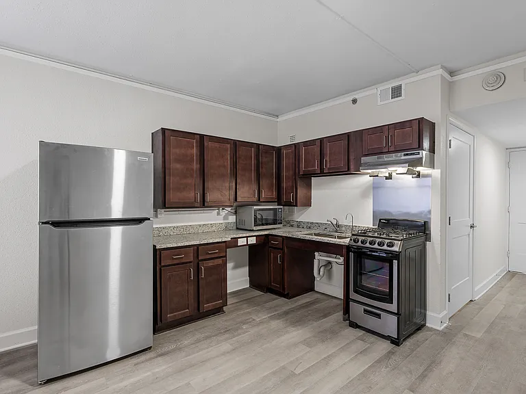 Fairmont Tower Apartments — Photo 19