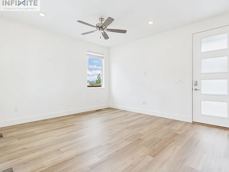4901 Harvest Pkwy — Photo 2