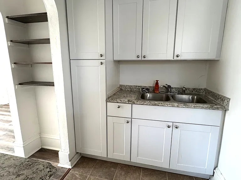 357 7th Ave S #4 — Photo 2
