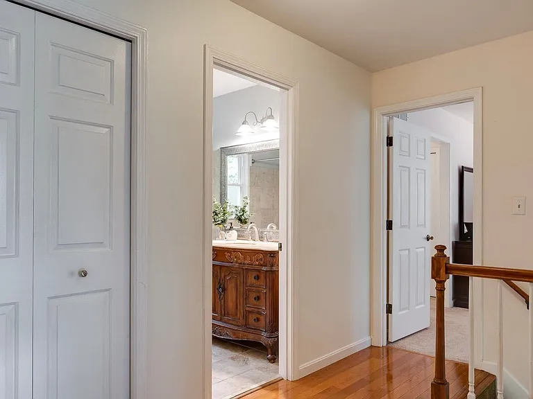 9802 Tamarisk Pkwy — Photo 17