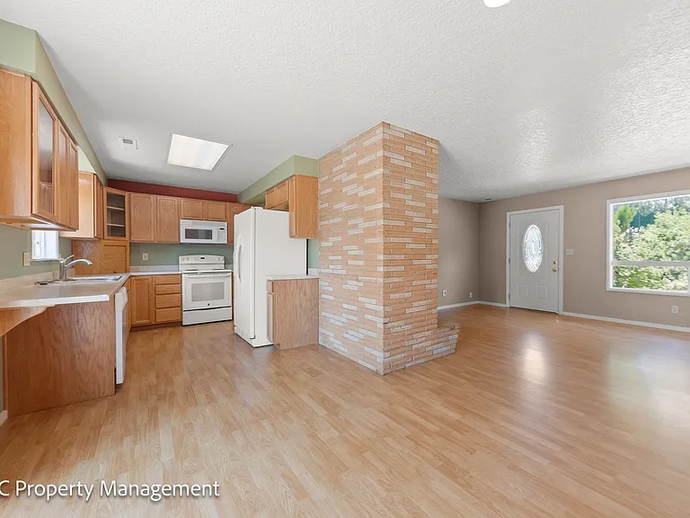4780 Cody Ave — Photo 12