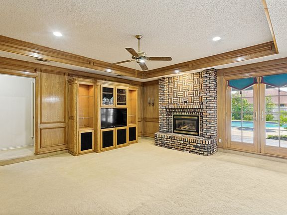 5th image of 6231 N Ridge Rd