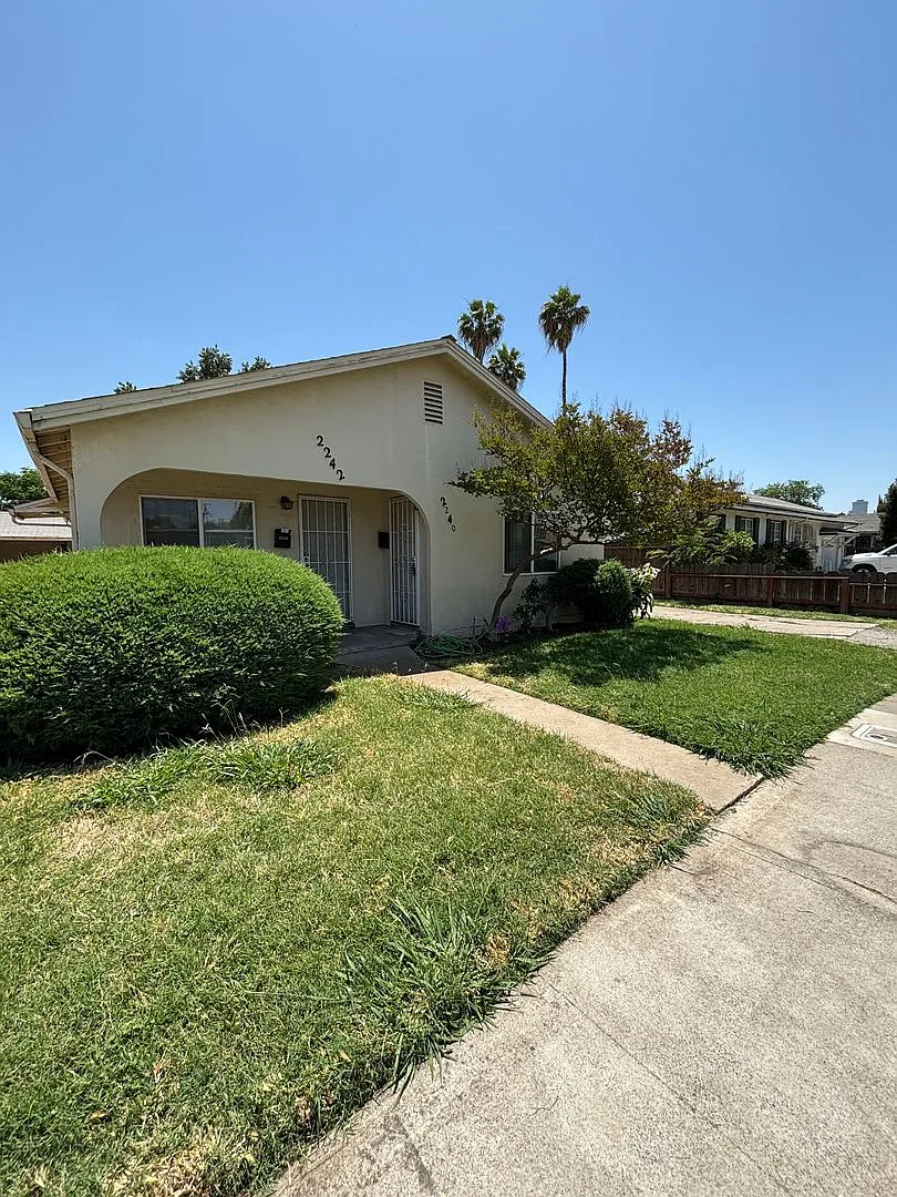 2240 Glen Ave photo 1