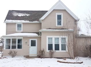 130 S Chestnut St, Mendon, IL 62351