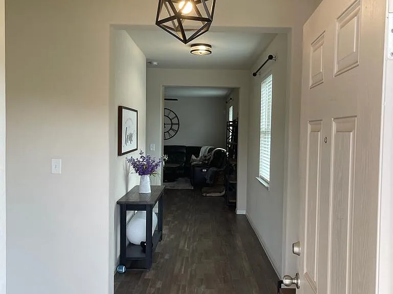 160 Earl Keen St — Photo 3