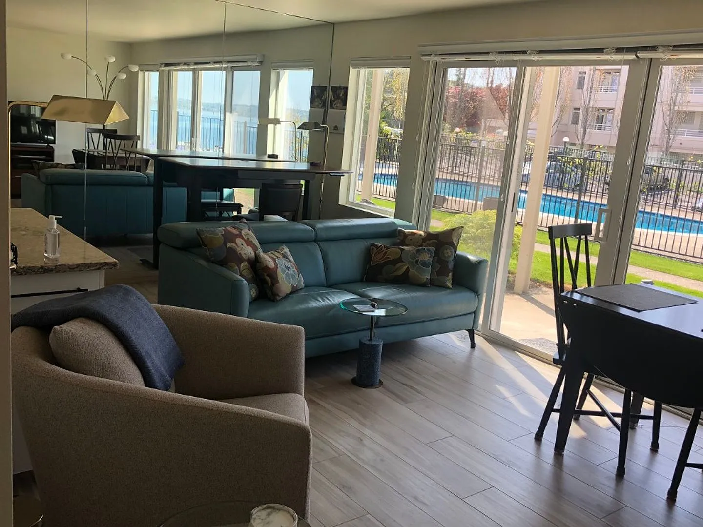 1Bd/1Ba Kirkland Condo — Photo 3
