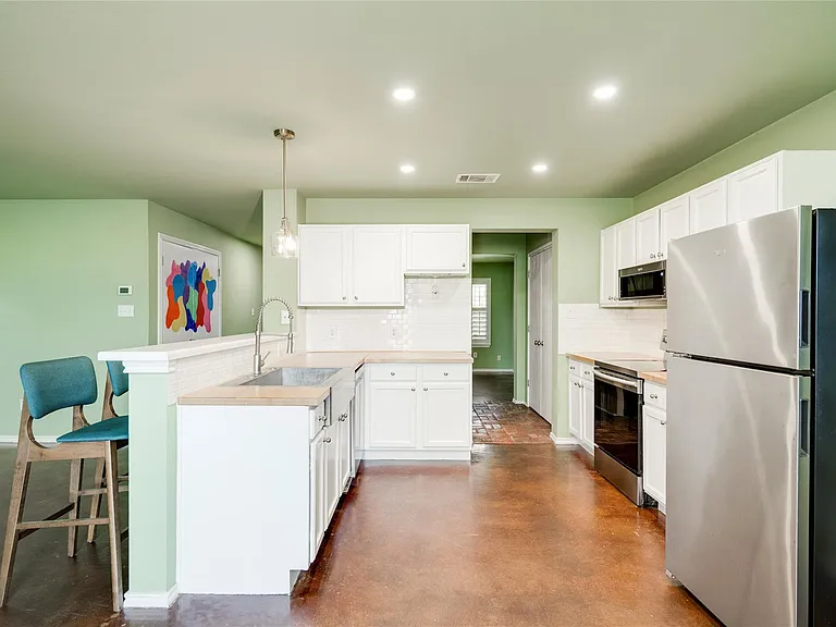 18325 Maxa Dr — Photo 14