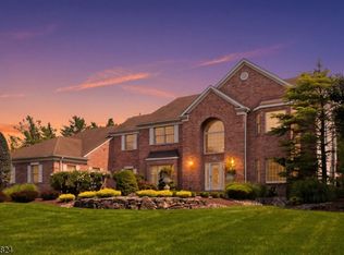 319 Valley View Cir, Freehold, NJ 07728