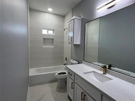 5th image of 5600 Northwestern Ave #2