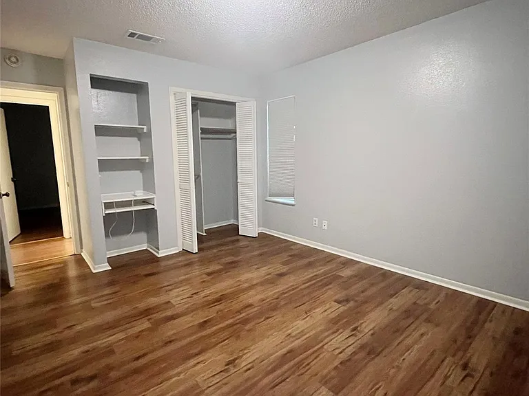 8702 Dawnridge Cir — Photo 15