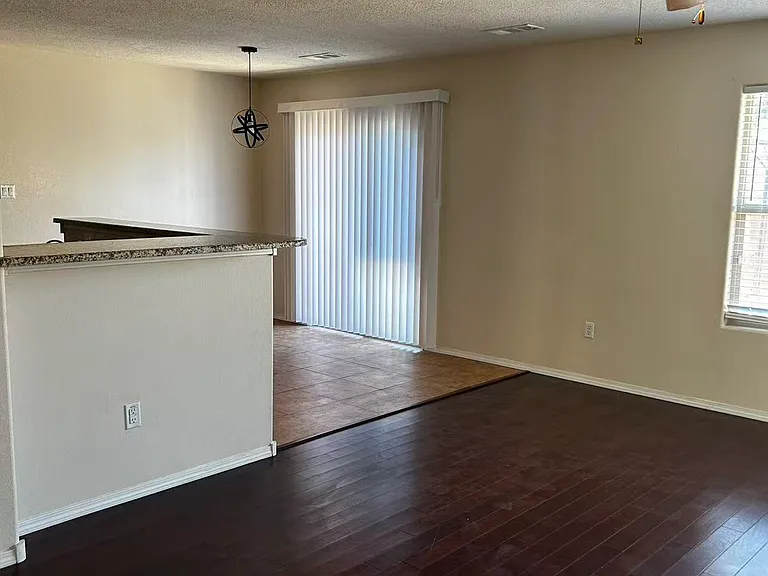 10916 Fort Point Ln NE — Photo 8
