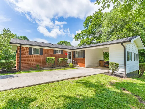 1322 N Michael Dr, Tunnel Hill, GA 30755