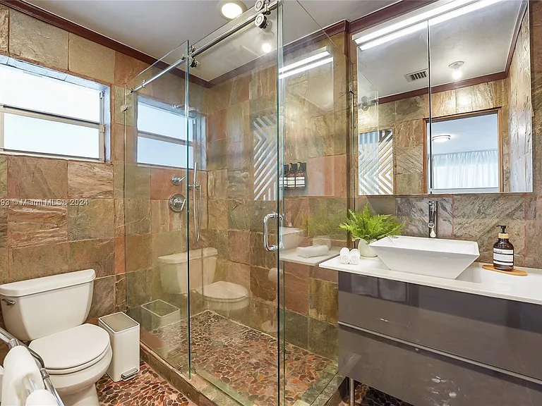 5910 N Bayshore Dr — Photo 26