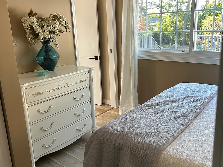 Queen room with attached ensuite