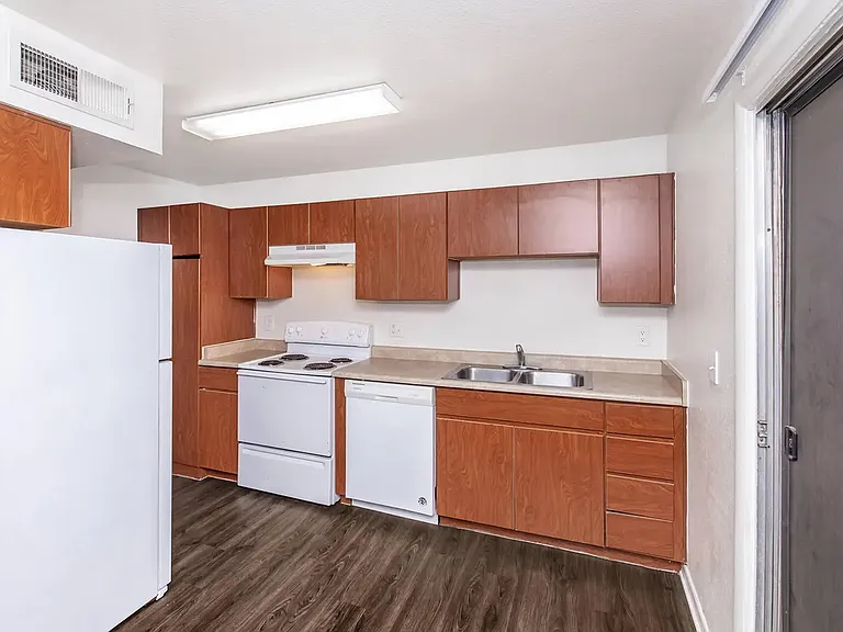 Crystal Pointe — Photo 21