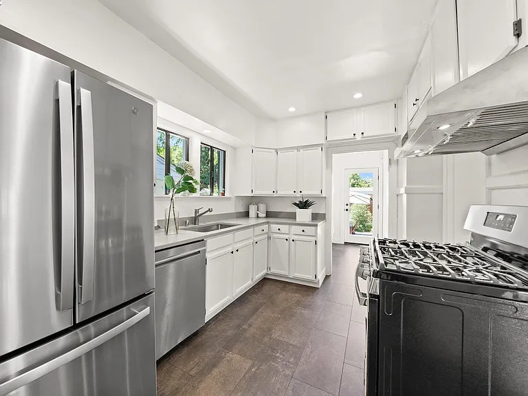 377 Kenilworth Ave — Photo 14