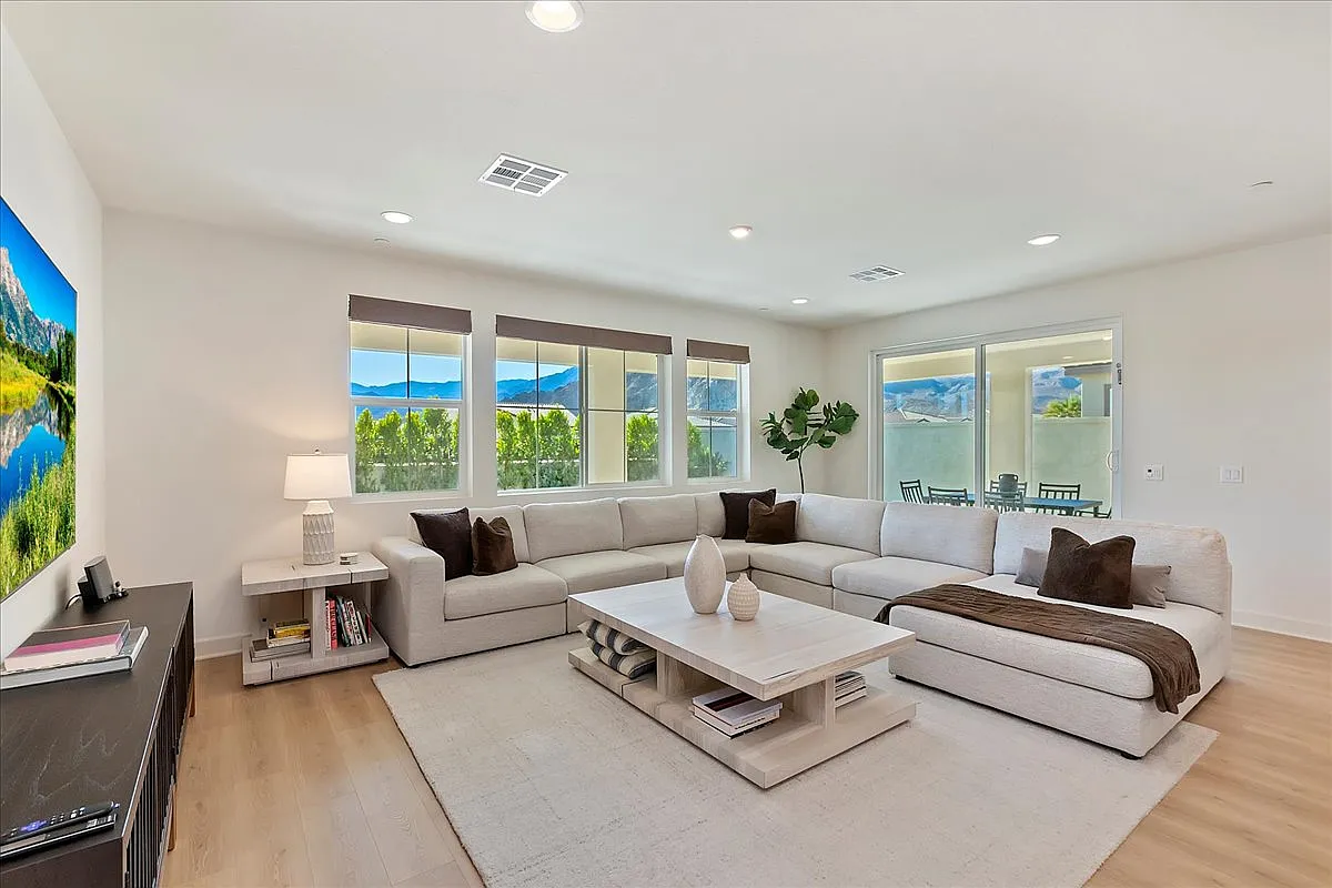4 bed, 3.5 bath, 2670 sqft, $10,500 — Photo 3