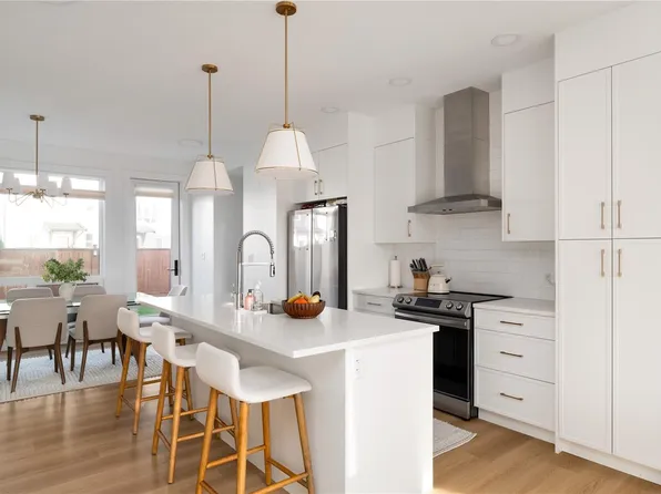 372 Tradewinds Ave, Colwood, BC V9C 0S4