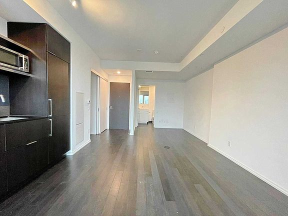 4th image of 197 Yonge St #5108