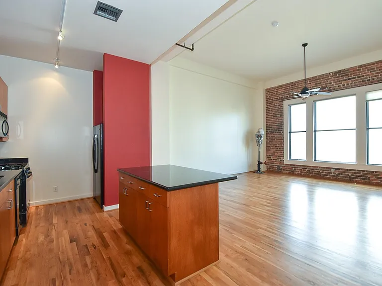 915 Franklin St #2H — Photo 11