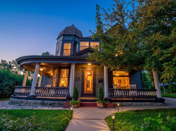 215 Pine St W, Stillwater, MN 55082