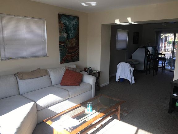 3rd image of 821 Rosemont Ave