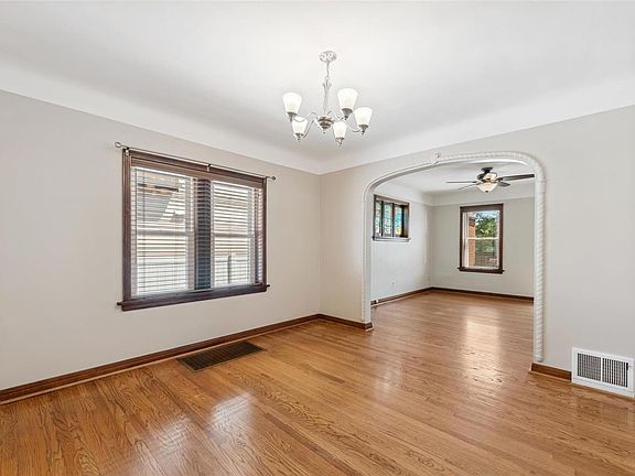 3rd image of 5217 Sunshine Dr