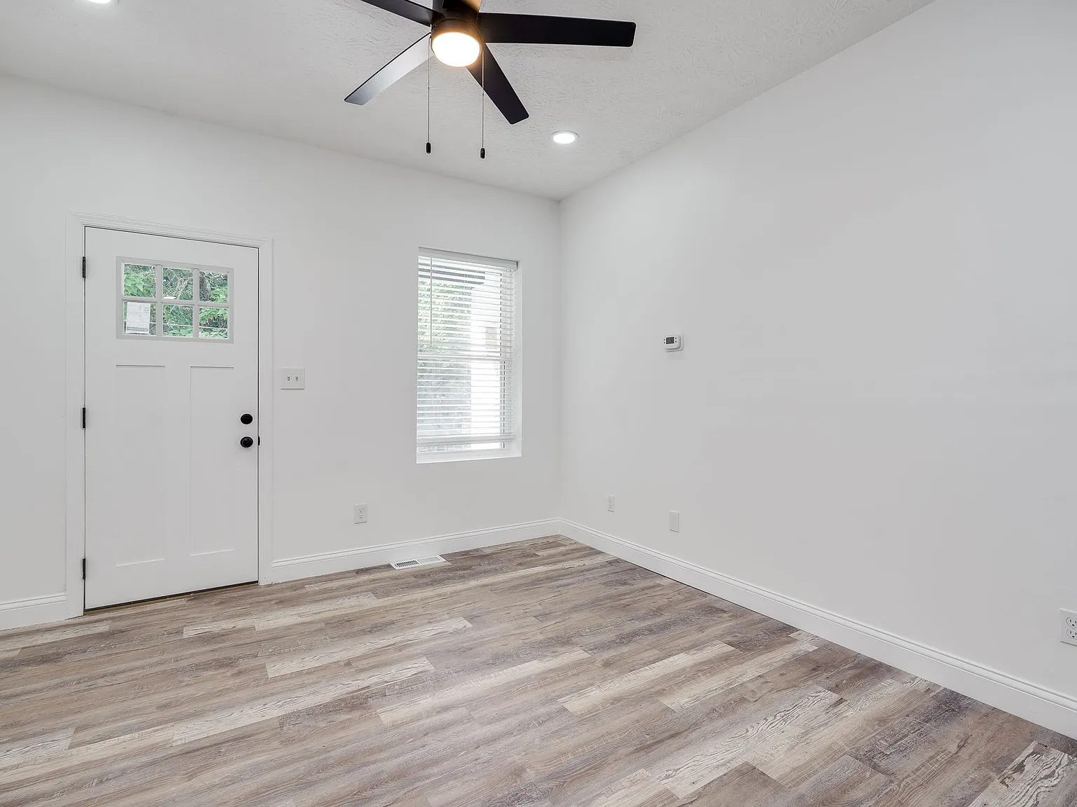 3 bed, 1192 sqft, $2,000 — Photo 1