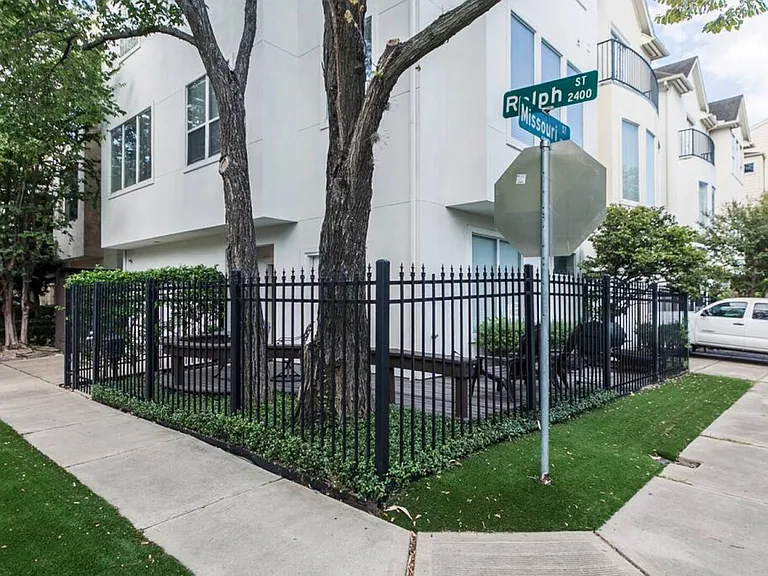 Ralph St — Photo 58