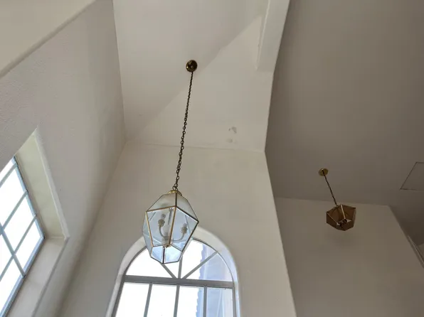 1233 Edinburg Ct, Pomona, CA 91766