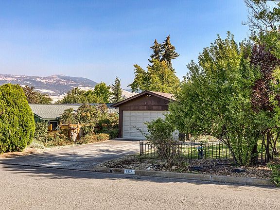 4th image of 852 Oak Knoll Dr