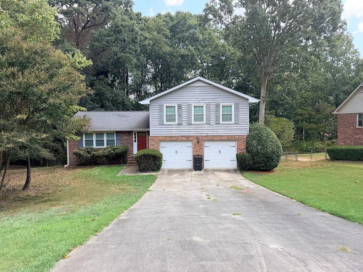 4 bed, 2.5 bath, 2050 sqft, $2,350 — Photo 1