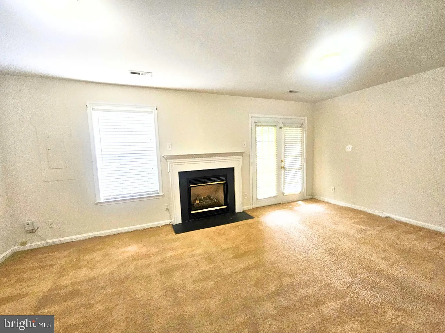 3 bed, 4.0 bath, 1992 sqft, $2,590 — Photo 4