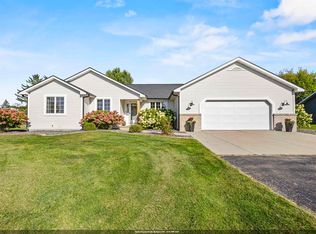 N1778 Hyacinth Ln, Greenville, WI 54942