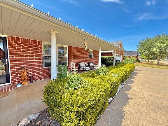 4th image of 502 Pool Ln