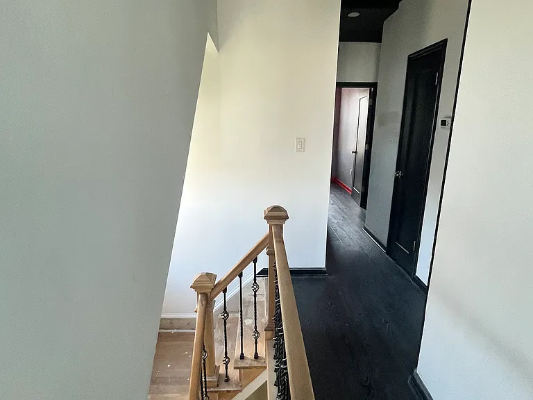 Laurel Ave — Photo 7